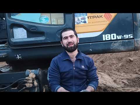 Видео: Как масло двигатель надо менять на экскаватор