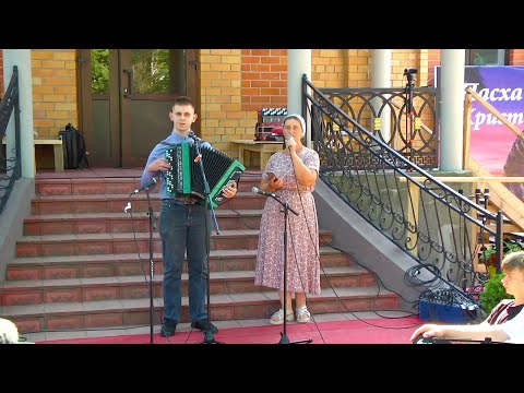 Видео: Друг припомни , сколько в жизни раз | Незрячий музыкант Николай Филонович с мамой | Столинский р-н