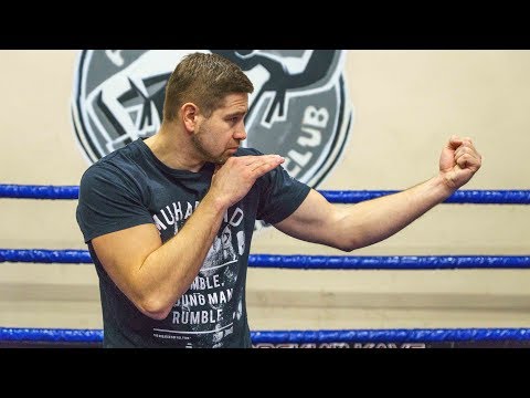 Видео: Удары снизу в боксе, апперкоты - Как стать боксером за 10 уроков #7