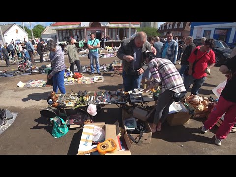 Видео: Барахолка . Торгуем на блошином Рынке Старыми вещами . Место где можно продать старый хлам