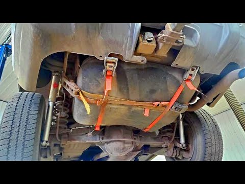Видео: Подборка ЖЕСТЬ на СТО №231 ✅ HYUNDAI TUCSON УПАЛ С ПОДЪЁМНИКА!!! СЛИЛ КОМПРЕССИЮ С МАШИНЫ!!!