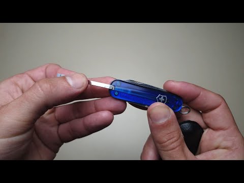 Видео: АСМР | Шепнене и показване на неща