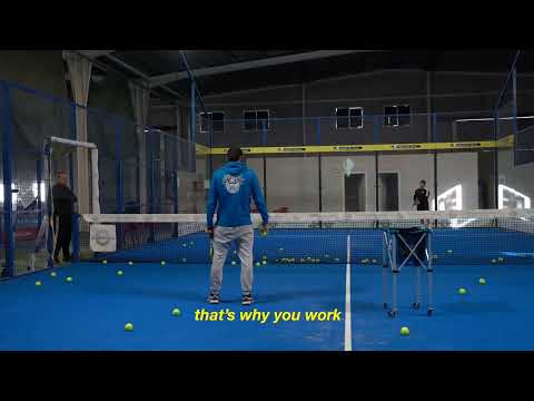 Видео: Учимся играть в защите. Падел-Теннис с тренером.