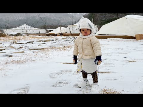 Видео: [SUB] Симпатичный корейский ребенок, выражение которого стало серьезным после первого снега.☃️