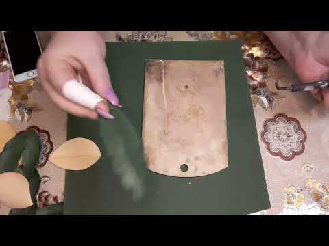 Видео: Тонировка листьев и структура лепестка цветов из фоамирана при помощи паяльника!! (делюсь секретом)