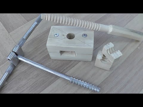 Видео: НАРЕЗАНИЕ РЕЗЬБЫ НА ДЕРЕВЯННЫХ ЗАГОТОВКАХ ДЕДОВСКИМ МЕТОДОМ.