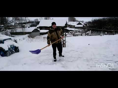 Видео: Утро.  Снег с крыши чистим.В гости сьездили.