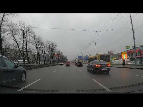 Видео: Автошколы не учат смещаться в интенсивном движении