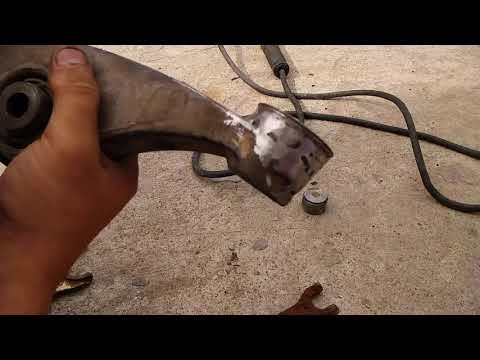 Видео: Восстановление нижних шаровых опор на Chrysler 300C AWD