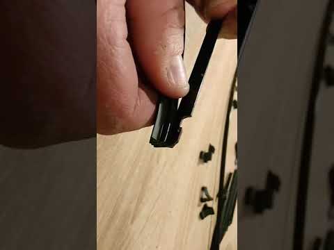 Видео: Замена резинки на бескаркасных щётках. Форд Куга 2 рест