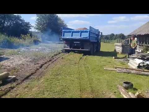 Видео: КАМАЗ 55111 разгрузка песка клиенту