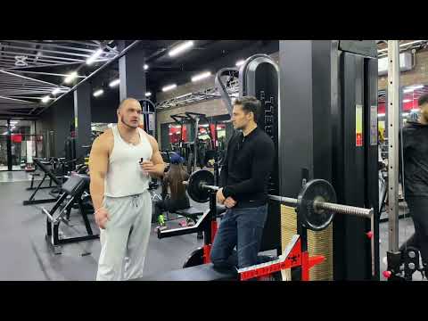 Видео: Самый сильный жимовик Уральска 💪 #shorts #benchpress