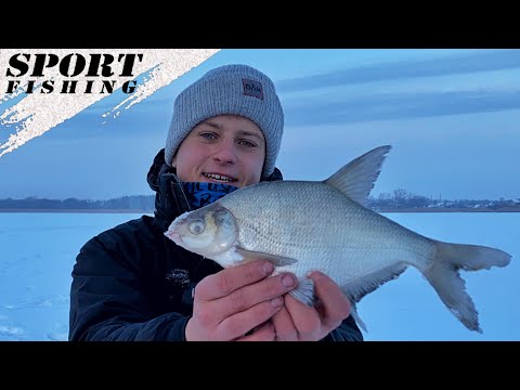 Видео: ЗА 700 КМ НА ЛЁД! Ловля плотвы и леща на Печенежском водохранилище! Зимняя рыбалка в -20!