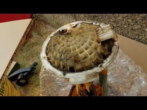 Видео: Замена топливного насоса Dodge Ram 1500 2005 года