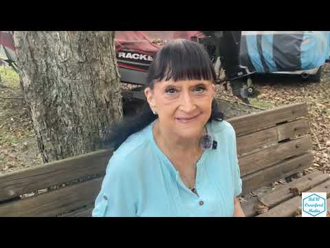 Видео: Куры и кролики на заднем дворе | Выпуск 224 | Подготовка к зиме, 15-дневные цыплята