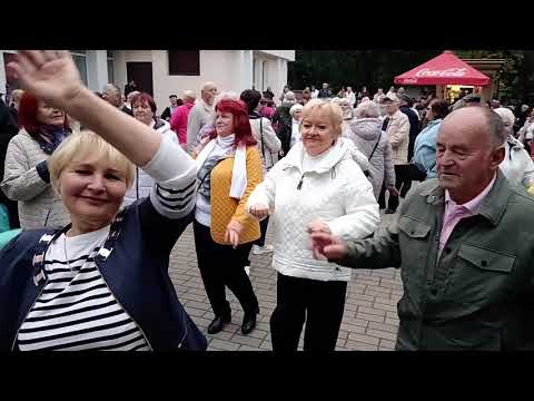 Видео: Танцуют все....... 04.10.25 Гомель парк Луначарского 🥰💫
