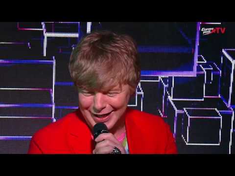 Видео: ИВАНУШКИ INTERNATIONAL - ТАНЦУЙ, ПОКА ТАНЦУЕТСЯ / NEW YEAR 2017 / EUROPA PLUS TV