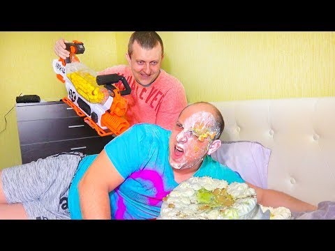 Видео: Торт в Лицо И НЕРФ битва. Как Коля поздравил Толика с ДНЕМ РОЖДЕНИЯ!