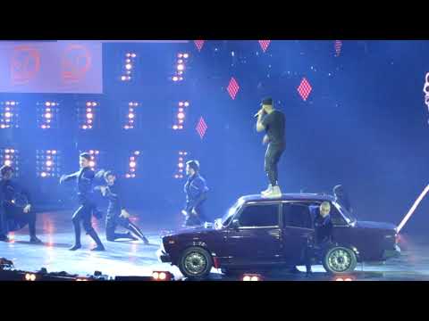 Видео: Тимати  - Баклажан (Лада Седан) Премия Муз-ТВ 2016