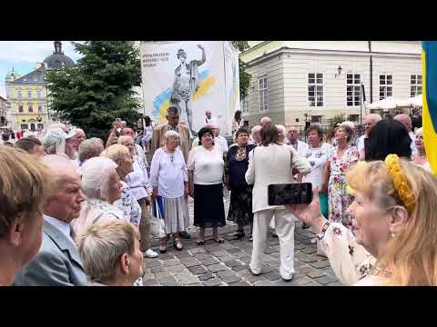 Видео: «Західний вітер» На Площі Ринок.Львівʼяни співають🌻👍