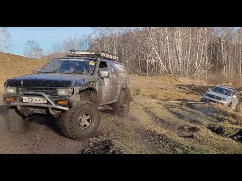 Видео: Hilux Surf 185 vs Nissan Terrano 21. Мертвое рулевое опасно. Сток и не сток по горкам.