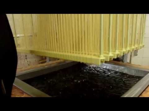 Видео: свечная - восковые свечи