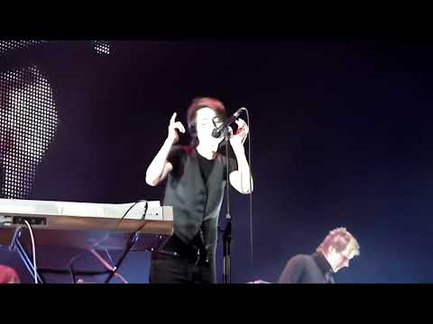 Видео: Земфира — Снегурочка / Январская вьюга (Live @ Санкт-Петербург, 26.01.2009)