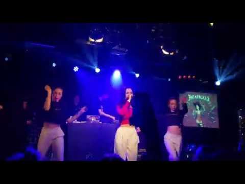 Видео: Эмелевская & Bumble Beezy  - Flex "Концерт в 16 Тонн"