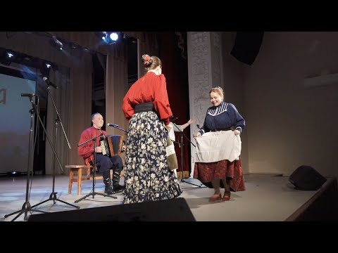 Видео: Стёжки-дорожки! Припевки под рояльную гармонь – ПТАШИЦА | Песни под гармонь