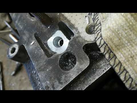 Видео: Volkswagen T4 2,5 литра сгнил штуцер калибровочный обратки в ГБЦ системы охлаждения