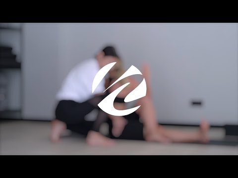 Видео: HOLI STUDIO - йога за 15 минут для любого уровня с Ани Асоян
