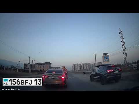 Видео: 24.10.2025 с.Бесагаш, Алатауская трасса, Движение по обочине, CHANGAN грнз 156BFJ13