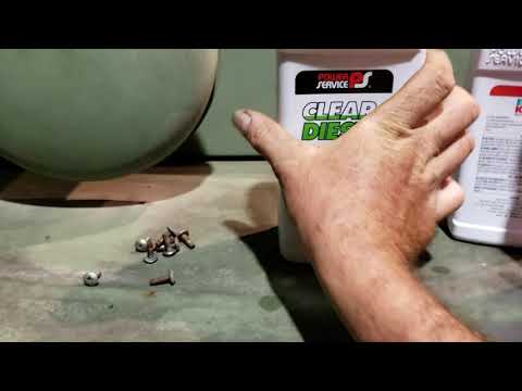 Видео: Как удалить водоросли из бака с дизельным топливом