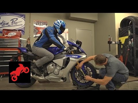 Видео: Как Настраивать Подвеску Мотоцикла | Голос Бездока | MC Garage @MotorcyclistMag