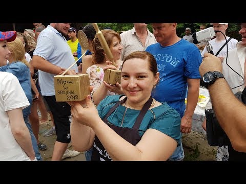 Видео: ЦЫГАНЕ на ФЕСТИВАЛЕ у IMHO VIDEO. Крылышки KFC - цыганка готовит. Gipsy cuisine.