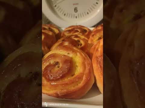 Видео: Итальянские булочки с кремом и иизюмом