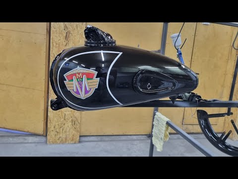 Видео: Мотоцикл Минск М103 нанесение цировок и деколей (декалей) под лак