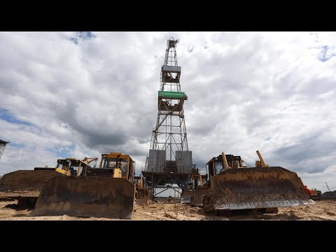 Видео: Передвижка буровой.