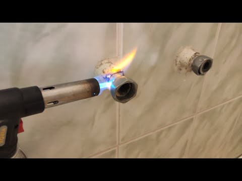 Видео: ☑️Как установить смеситель от А до Я | Замена эксцентриков | Будни сантехника Чернигов