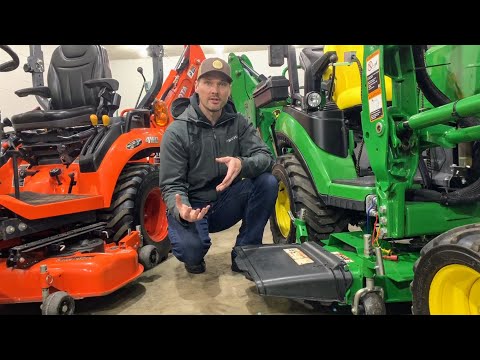 Видео: ЯВНЫЙ ПОБЕДИТЕЛЬ? ТРАКТОРЫ JOHN DEERE 1025R ПРОТИВ KUBOTA BX23S! 🚜