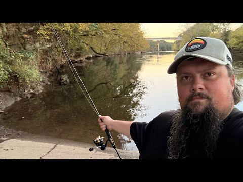 Видео: Рыбалка с лодочного спуска ( ТАК МНОГО РЫБЫ!!! )