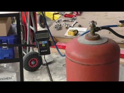 Видео: Как быстро перелить газ из баллона в баллон #how to transfer gas #如何输送气体