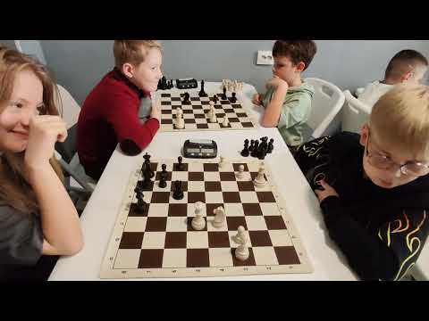 Видео: Арина против Никиты. Начальная группа