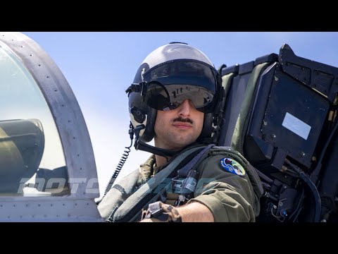 Видео: Истребитель F / A-18 Hornet в действии
