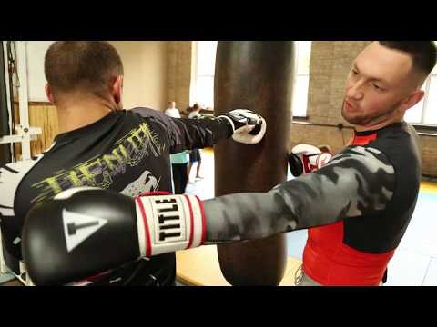 Видео: Как правильно бить по груше | Три Основные Ошибки Новичков