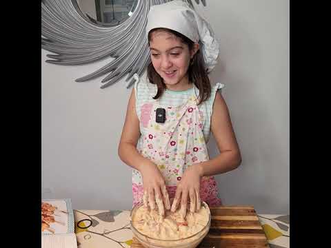 Видео: Кухнята на Розали - Чеснови хлебчета и пилешки шишчета