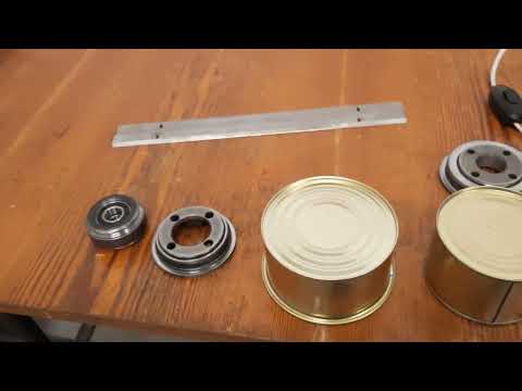 Видео: машинка для закатывания жестебанок