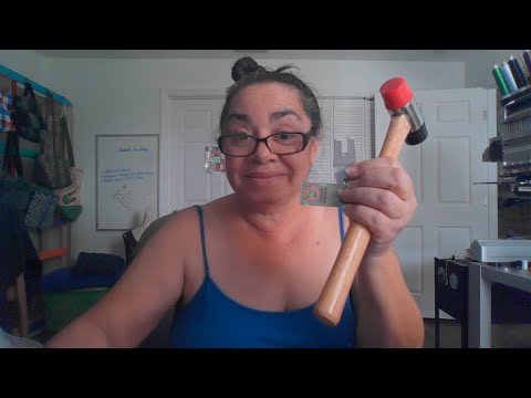 Видео: Как обработать толстые швы на джинсовой ткани (или любые другие швы)