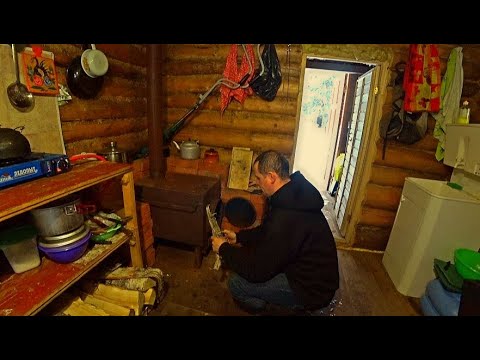 Видео: Один в таёжной избе! Рыбалка, бью все рекорды!)) Блюдо которое не приготовят в ресторане!