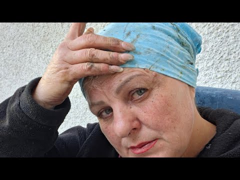 Видео: Так старалась для кур, чуть не убилась..🤦